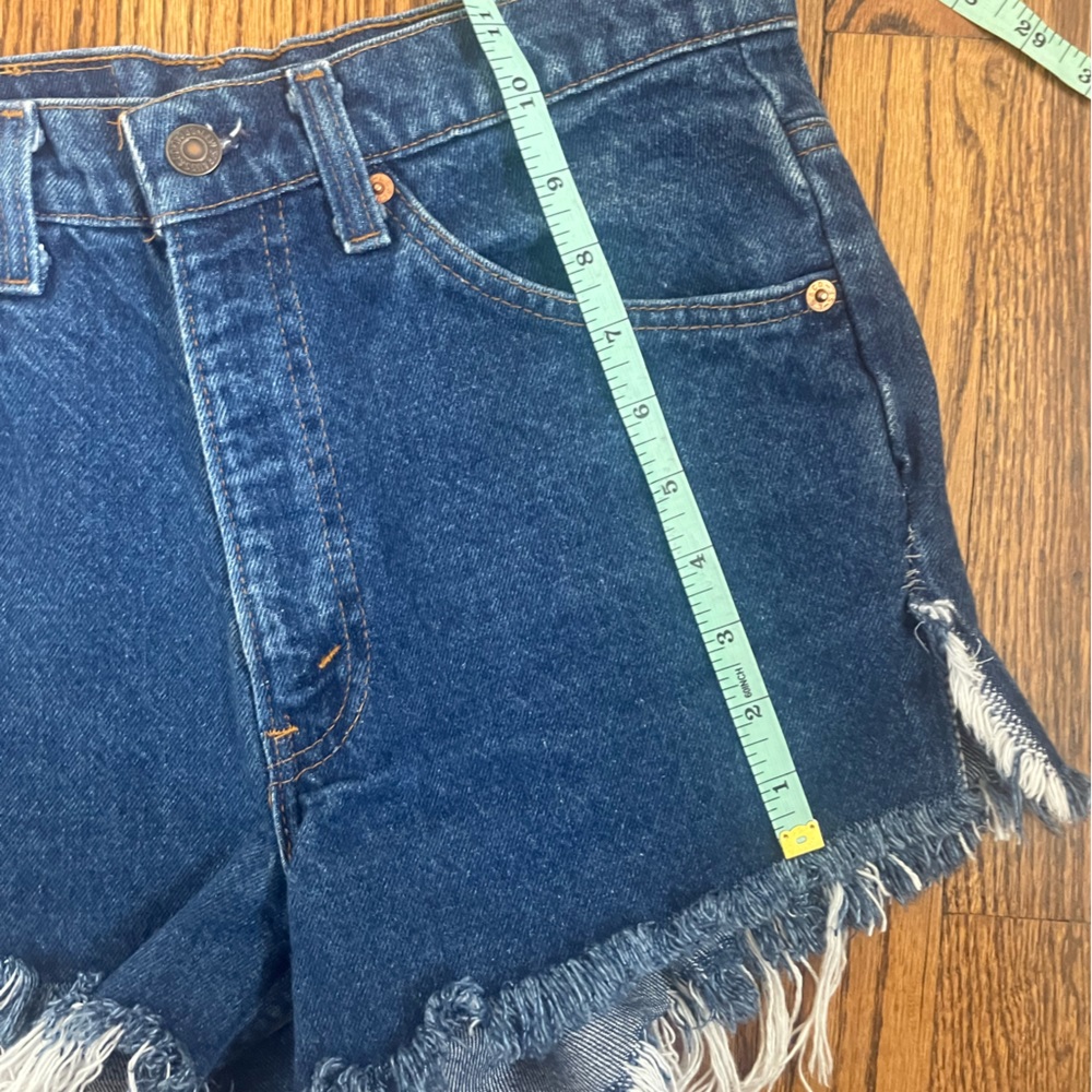 Levi’s Orange Tab Dark Wash Cut Off Shorts - Picture 11 of 11